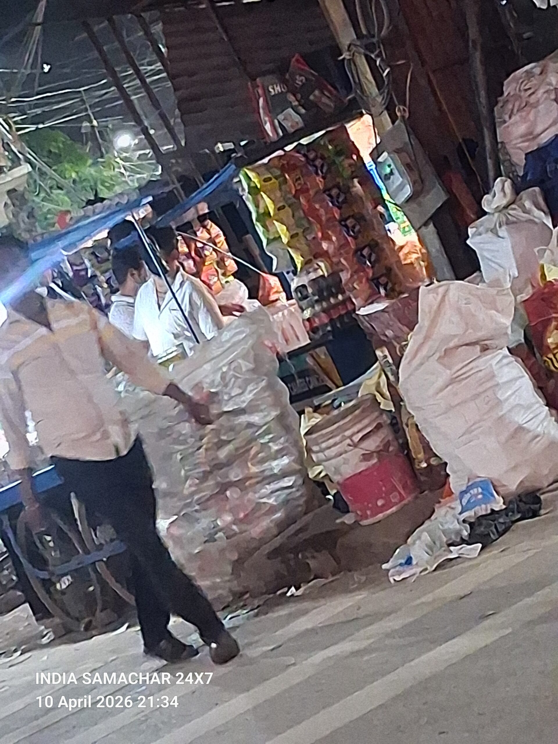 ​​मुगलसराय में ‘अघोषित बार’: थाने के बगल में बिना लाइसेंस छलक रहे जाम, क्या SHO ने अंडे वाले को दे रखी है खुली छूट?