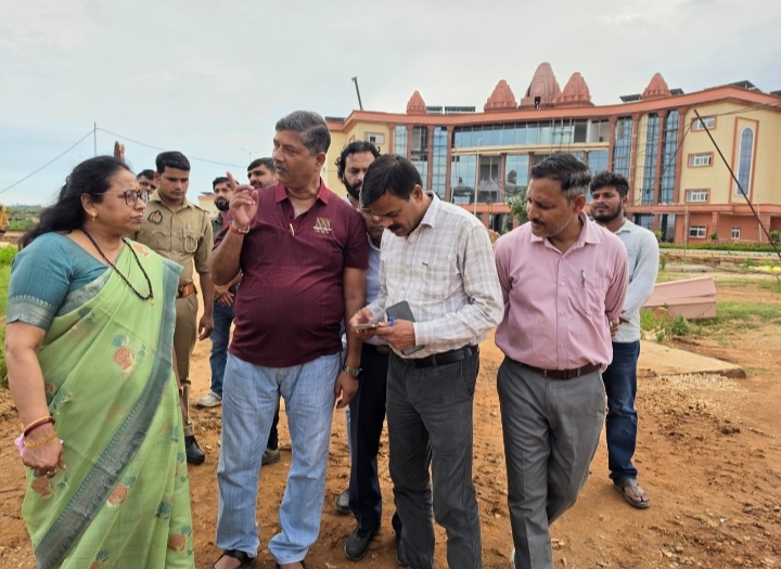 कुलपति ने परिसर में निर्माण कार्यों का किया निरीक्षण