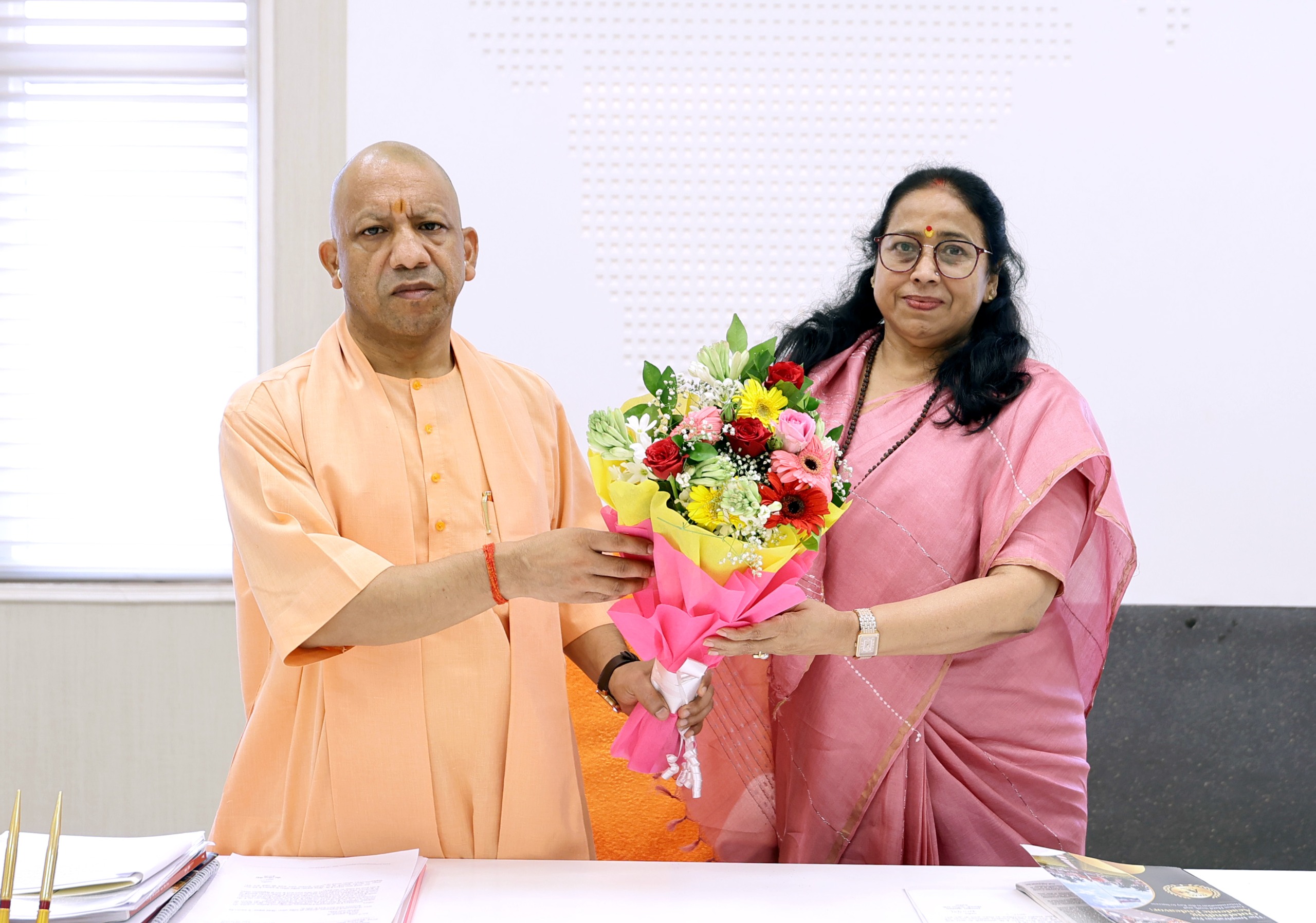 विश्वविद्यालय के निर्माण कार्यों एवं शैक्षणिक गतिविधियों पर हुई चर्चा