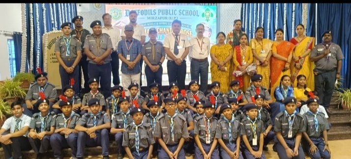 डैफोडिल्स पब्लिक स्कूल के 35 सदस्यीय दल को विद्यालय परिवार ने दी शुभकामनाएं